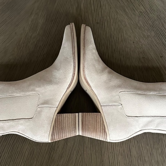 Dolce Vita Shadie Waterproof H20 Pointed Toe Chelsea Bootie Dune Suede Tan 7.5 - Picture 6 of 7